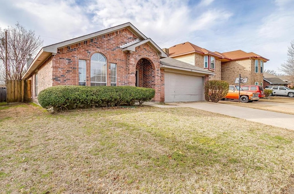 927 Simon Dr, Cedar Hill, TX 75104
