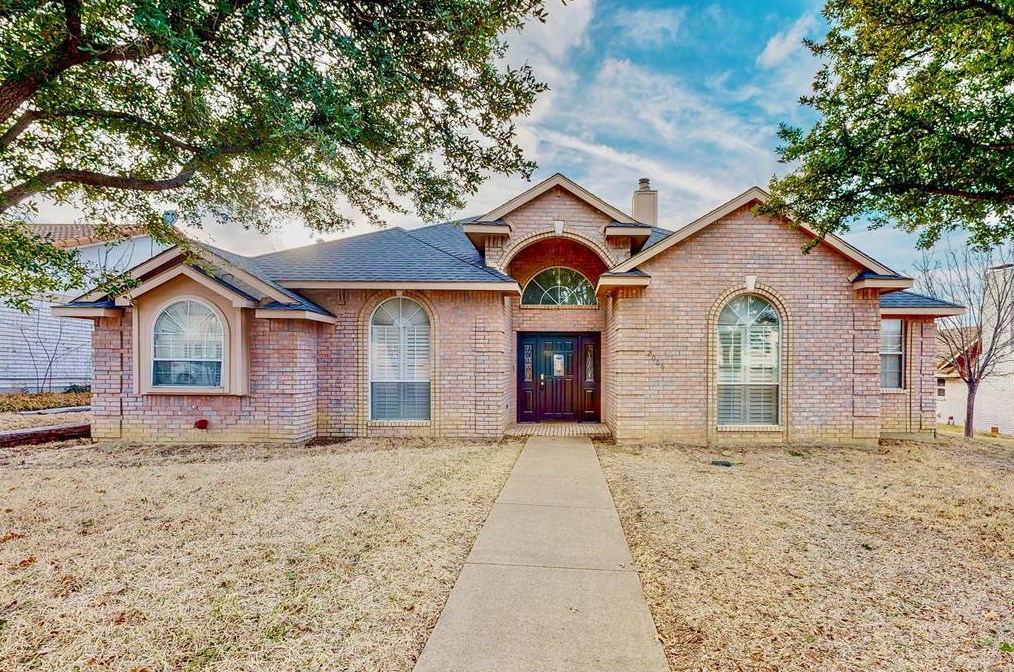 2006 Wellington Dr, Grand Prairie, TX 75051