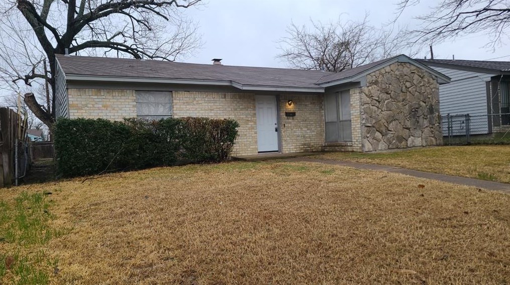 1819 Red Cloud Dr, Dallas TX  75217-2854 exterior