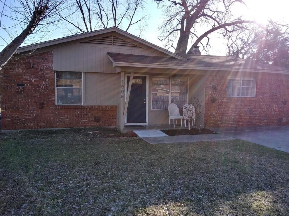 1008 Laguna Dr, Denton, TX 76209