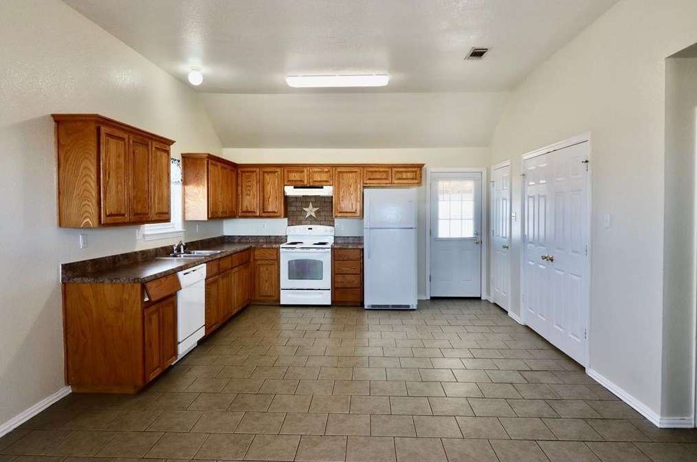 325 S Blue Jay Ct, Weatherford, TX 76088