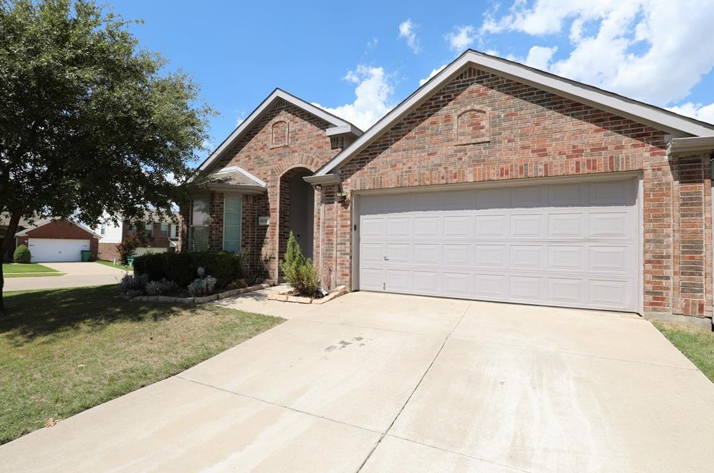 8601 Wagon Trl, Aubrey, TX 76227