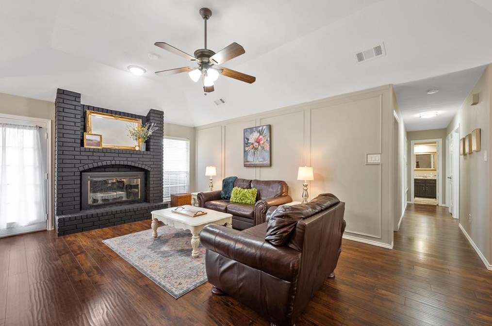 7521 Dana Ln, North Richland Hills, TX 76182