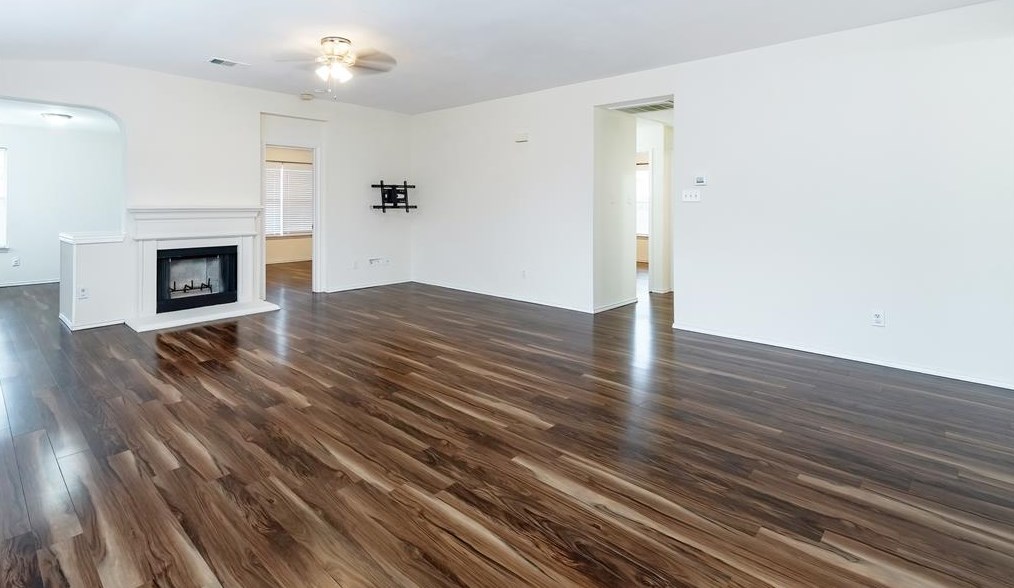 660 Spillway Dr, Oak Point, TX 75068