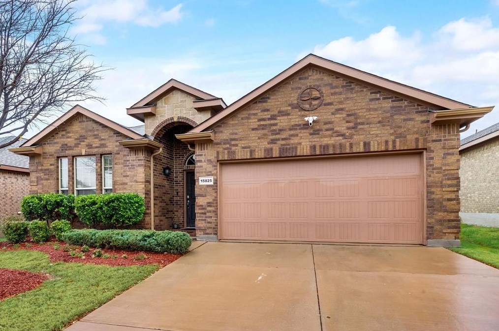 15825 Carlton Oaks Dr, Fort Worth, TX 76177