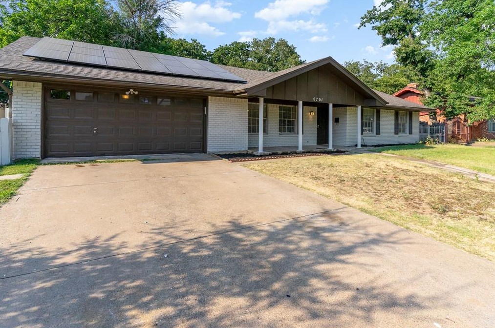 6701 Gary Ln, Fort Worth, TX 76112