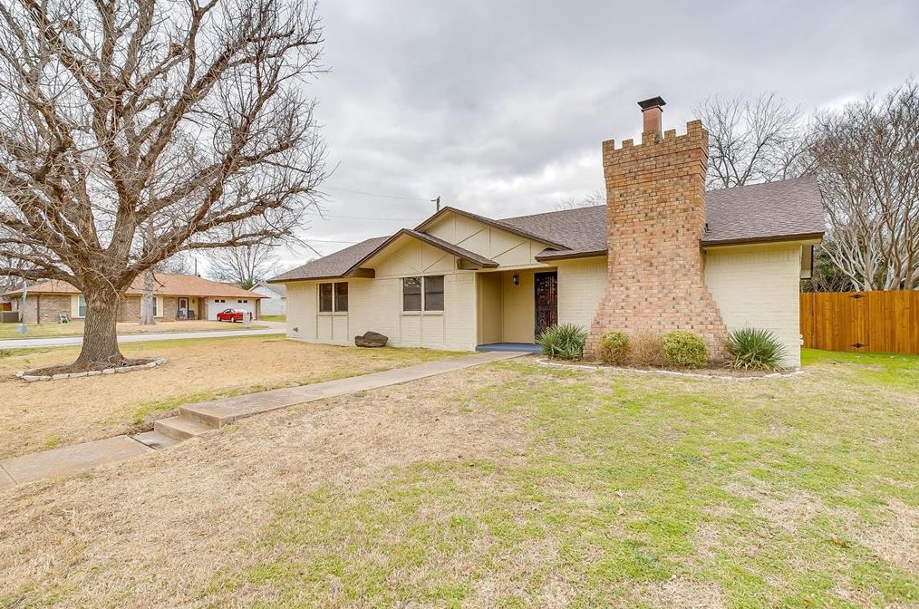 1201 Juniper Ln, Fort Worth, TX 76126