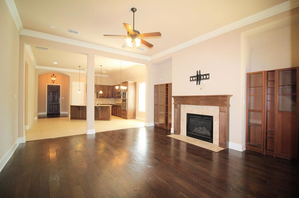 901 Moss Cliff Cir, Mckinney TX  75071-4676 exterior