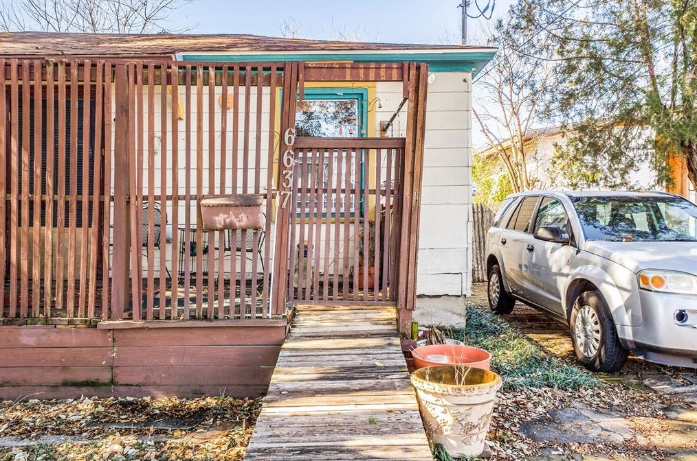 6637 Prosper St, Dallas, TX 75209-5221