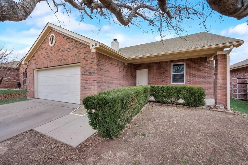 6408 Bay Lake Dr, Fort Worth, TX 76179