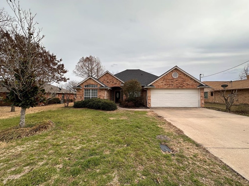 119 Country Dr, Waxahachie, TX 75165