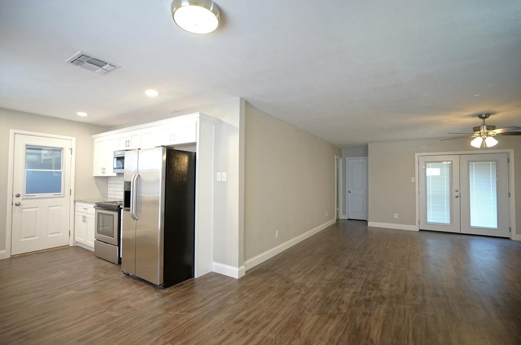 619 Todd Ct, Burleson, TX 76028