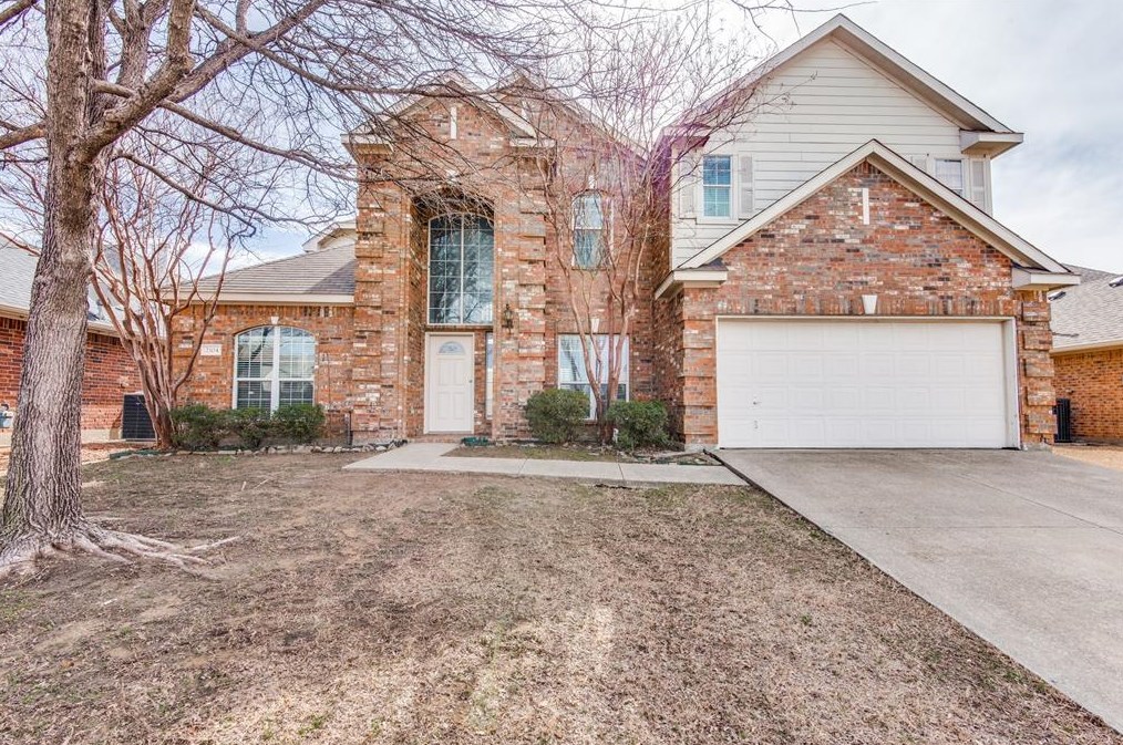 2104 Joe Pool Dr, Oak Point, TX 75068