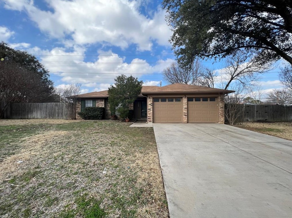 5809 Shamrock Ct, Fort Worth, TX 76180