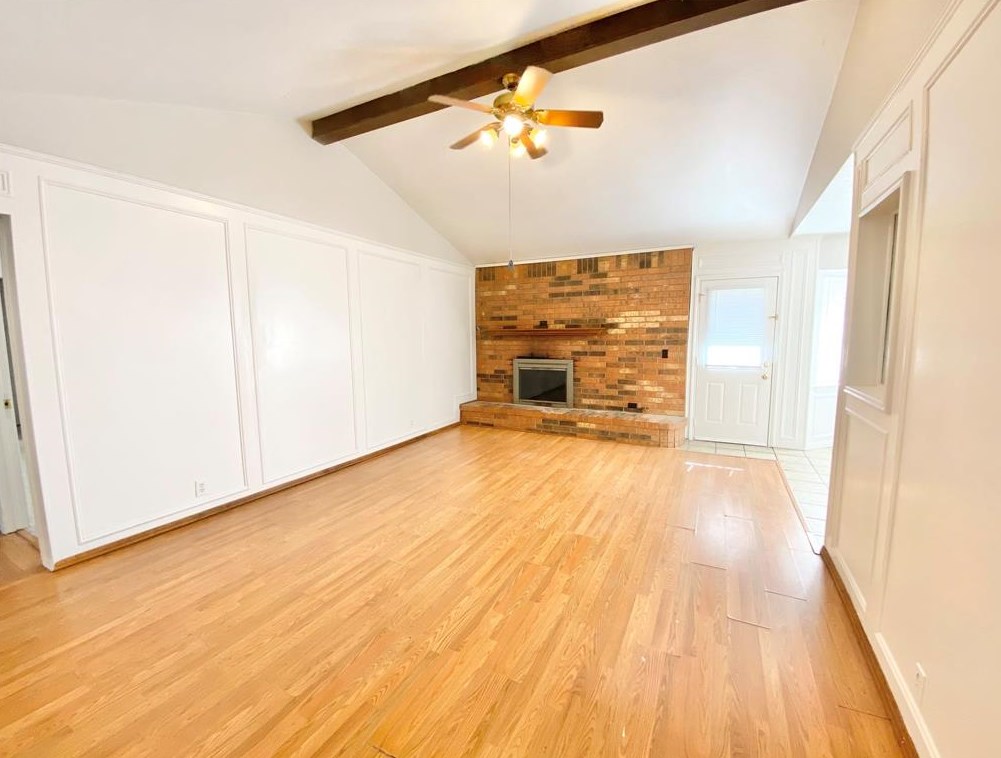213 Laura Dr, Burleson, TX 76028