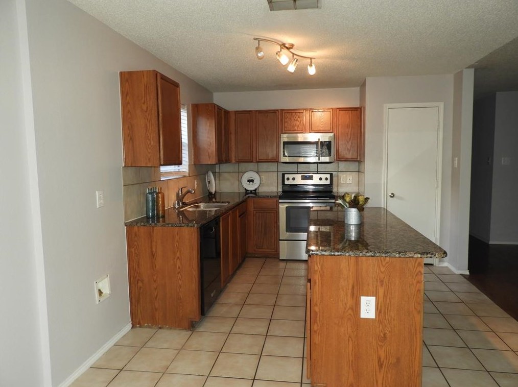 9509 George Bush Dr, Mckinney TX  75070-5806 exterior