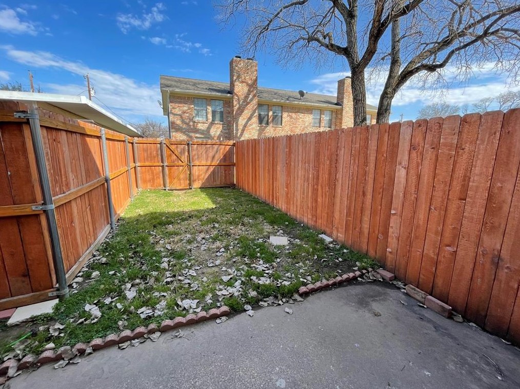 632 S Rogers Rd, Irving, TX 75061