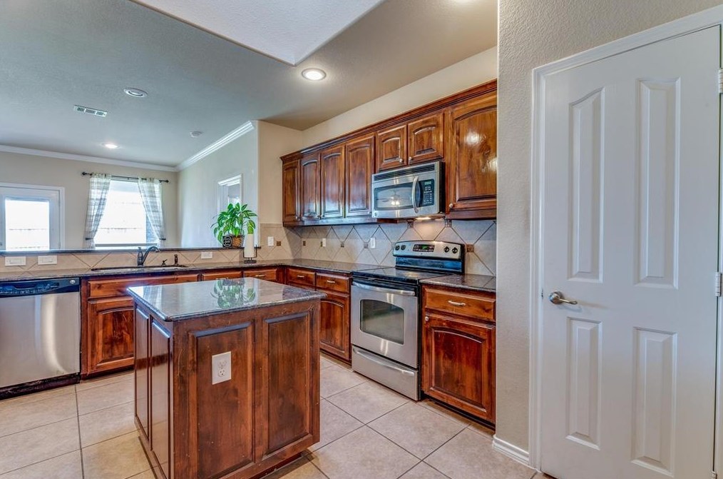 10865 Calderwood Ln, Haslet, TX 76052