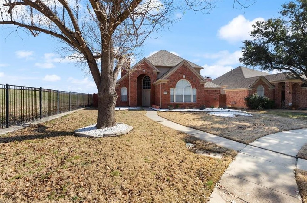 10424 Harris Ct, Irving, TX 75063
