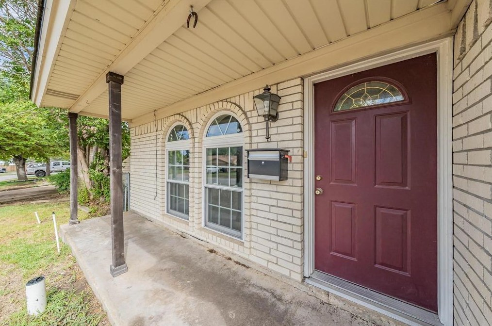 605 Barkridge Trl, Burleson, TX 76028