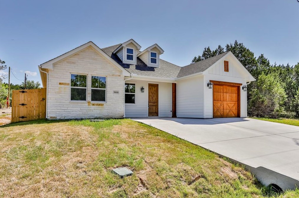 5609 San Jacinto Dr, Granbury, TX 76048