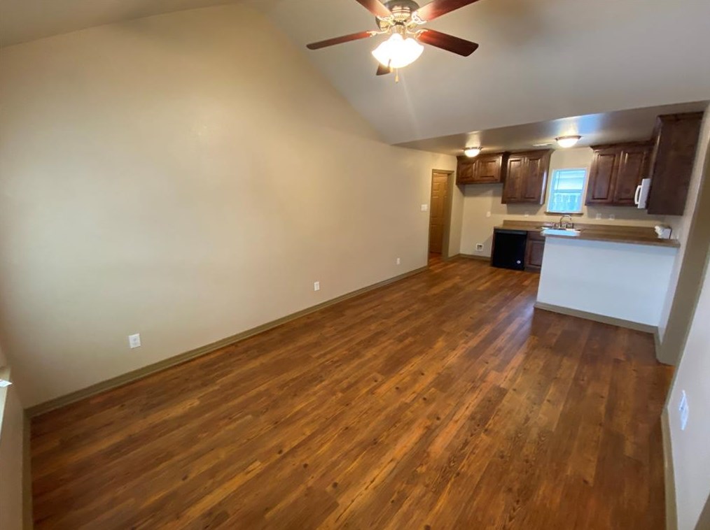 208 Stewart Bend Ct, Azle, TX 76020