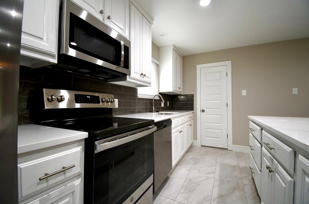213 E Scotland Dr, Irving, TX 75062