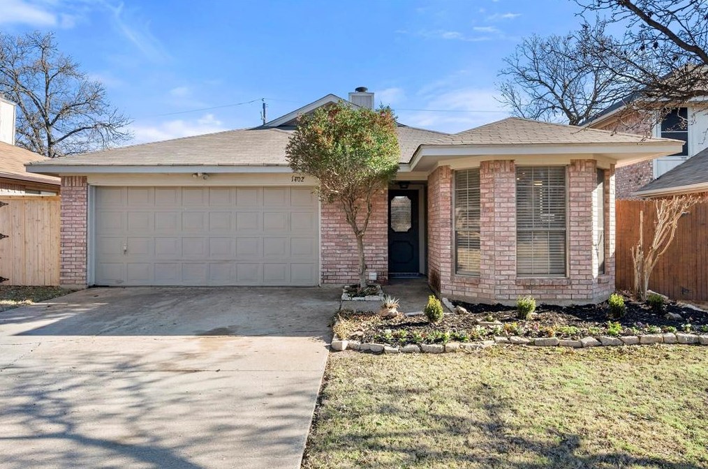 1402 Ivy Creek Dr, Midlothian, TX 76063