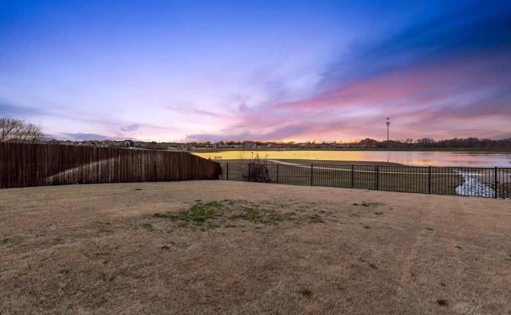 800 Cheyenne Dr, Aubrey, TX 76227