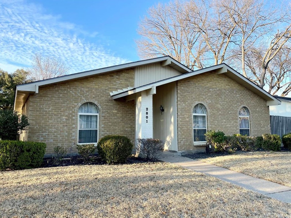 2801 Clover Valley Dr, Garland, TX 75043