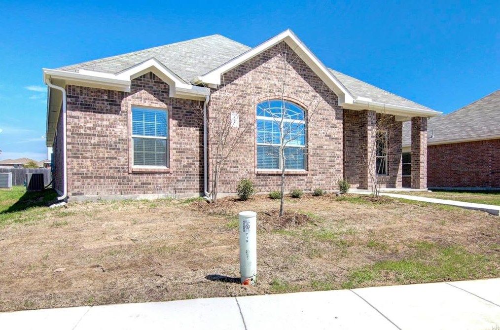 715 Nichols Dr, Lancaster, TX 75146
