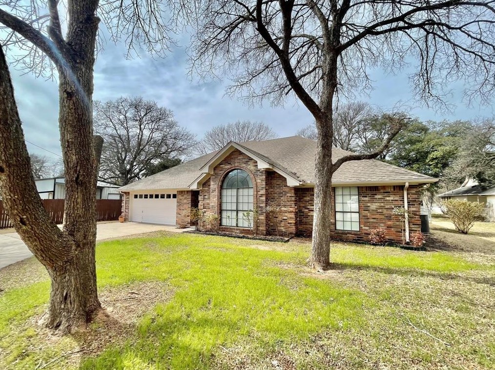 2314 Lakewood Ct, Granbury, TX 76049