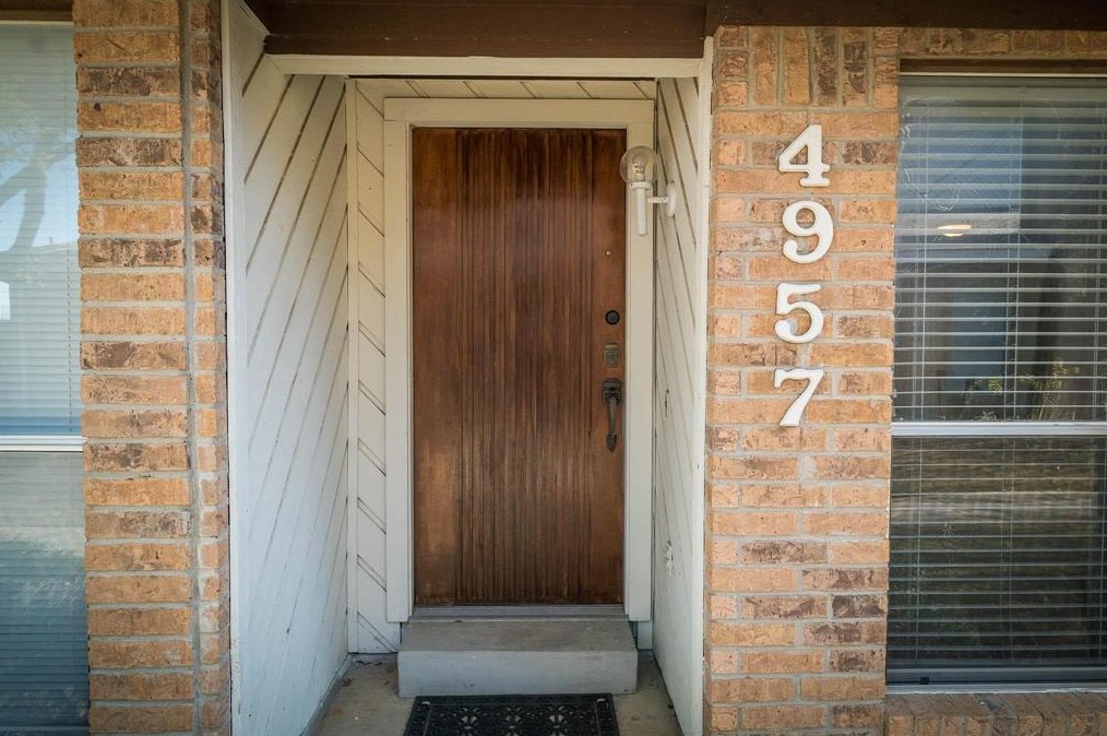 4957 Oak Blf, Mesquite TX  75150-3172 exterior