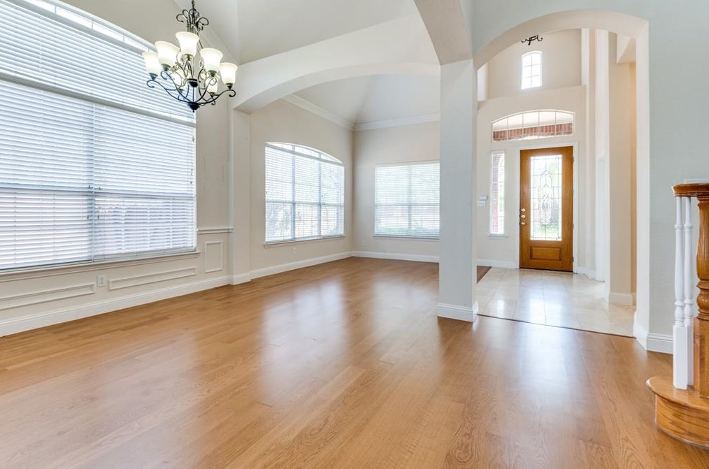 9263 Jasmine Ln, Irving, TX 75063