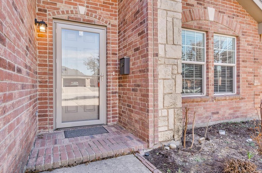 405 Emerald Creek Dr, Fort Worth, TX 76131