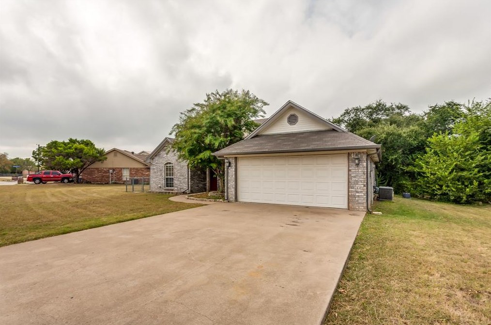 328 Ridgeway Blvd, Weatherford, TX 76086