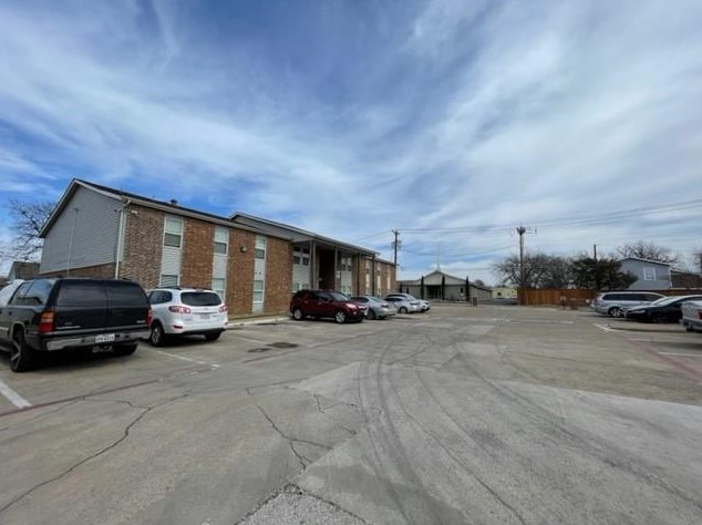 327 3rd Street #102, Grand Prairie, TX 75051