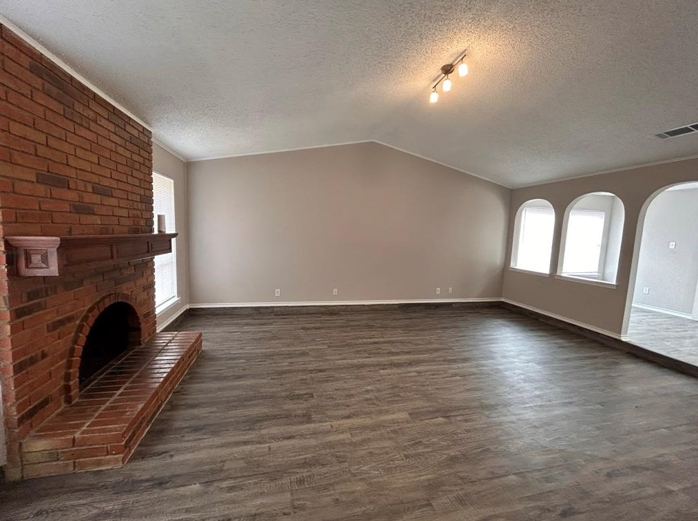 5201 Barcelona Dr, Garland, TX 75043