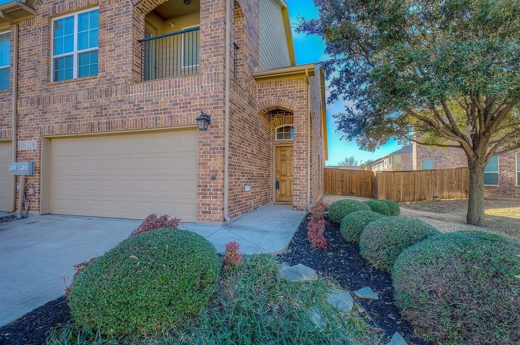138 Barrington Ln, Lewisville, TX 75067