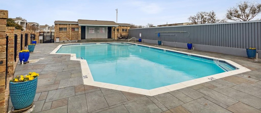 17490 Meandering Way, Dallas TX  75252-6146 exterior