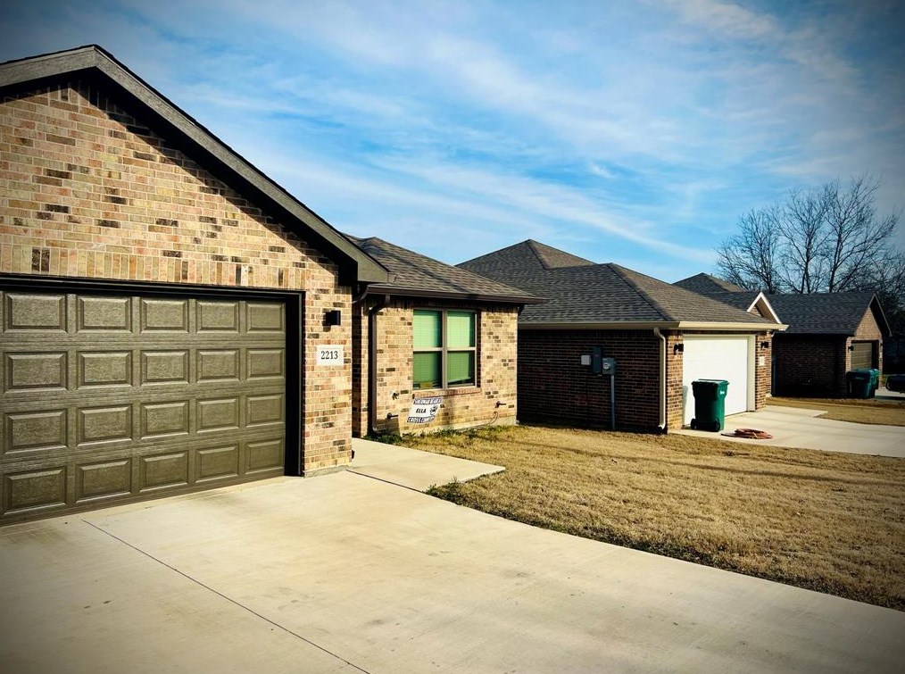 2213 N Hickory St, Sherman, TX 75092