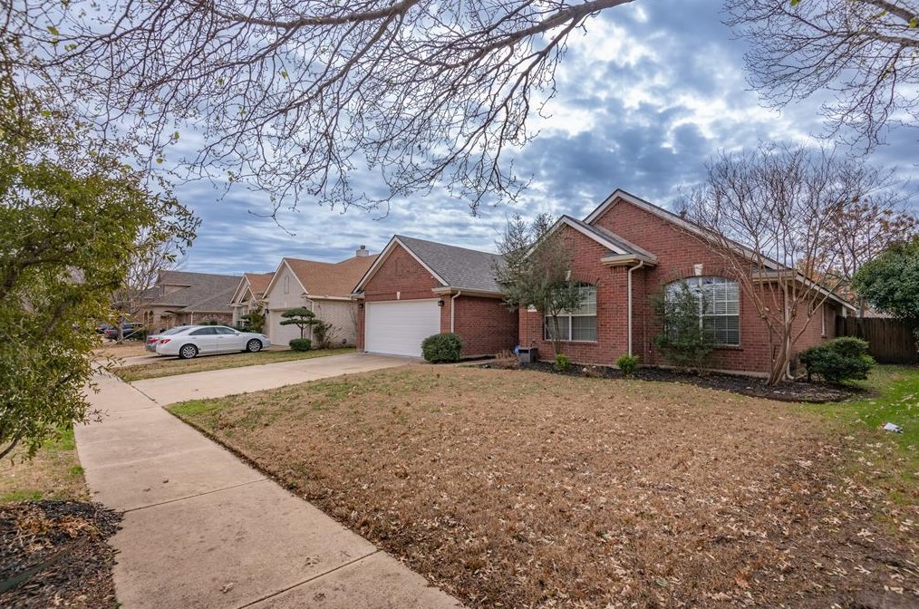 2837 Liverpool Ln, Grand Prairie, TX 75052