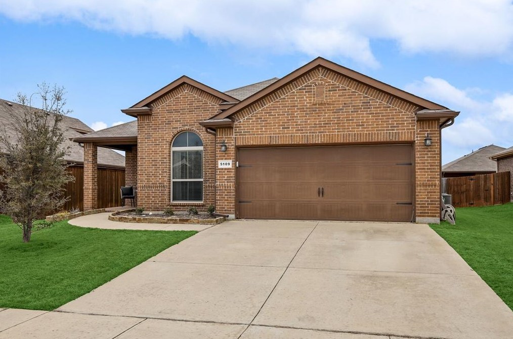 5109 Meadow Ln, Krum, TX 76249