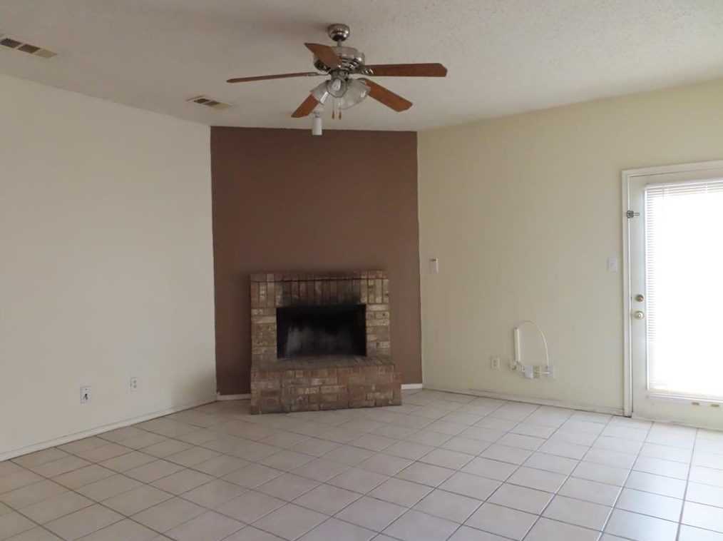1123 Colbert Ln, Duncanville, TX 75137