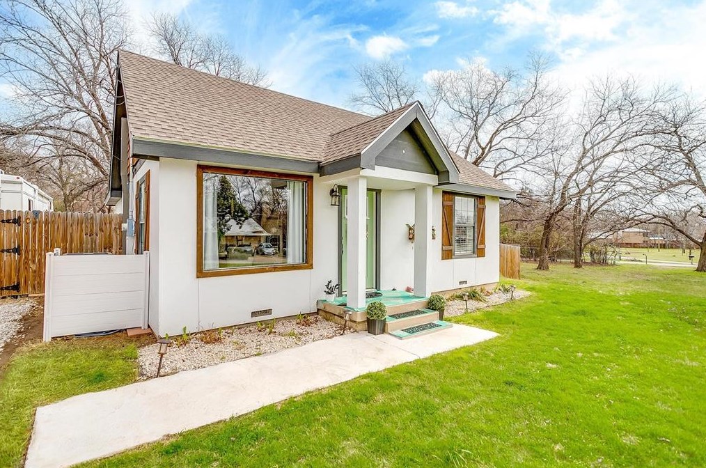 4104 Meandering Ct, North Richland Hills, TX 76135