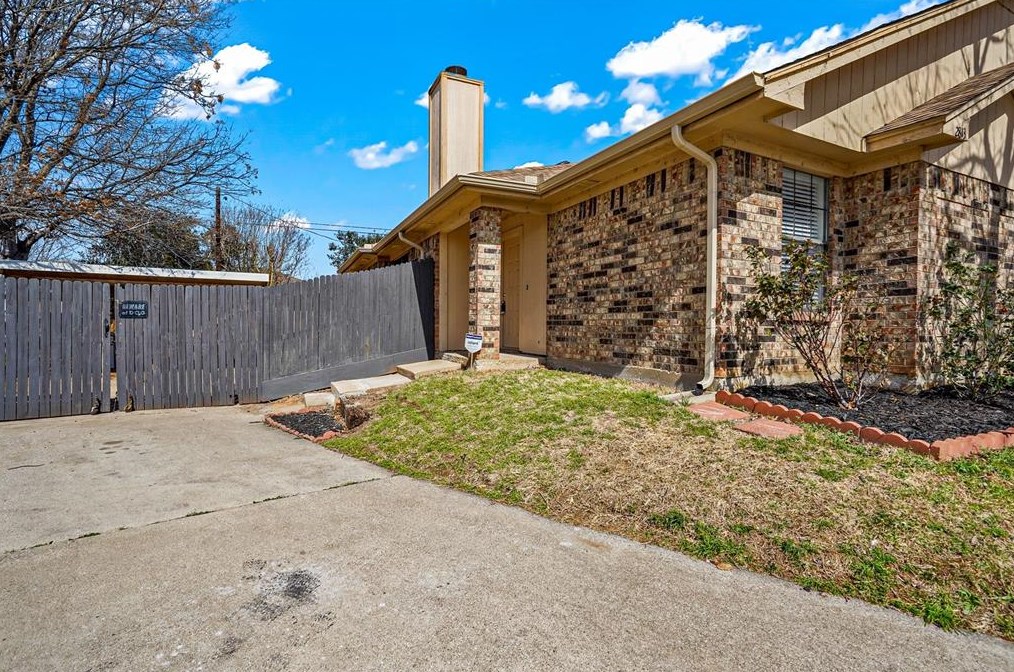 2813 Newkirk Ct, Euless, TX 76039