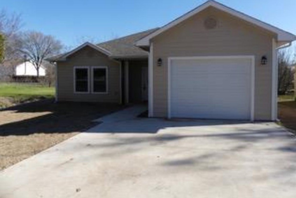 1624 E King St, Sherman, TX 75090