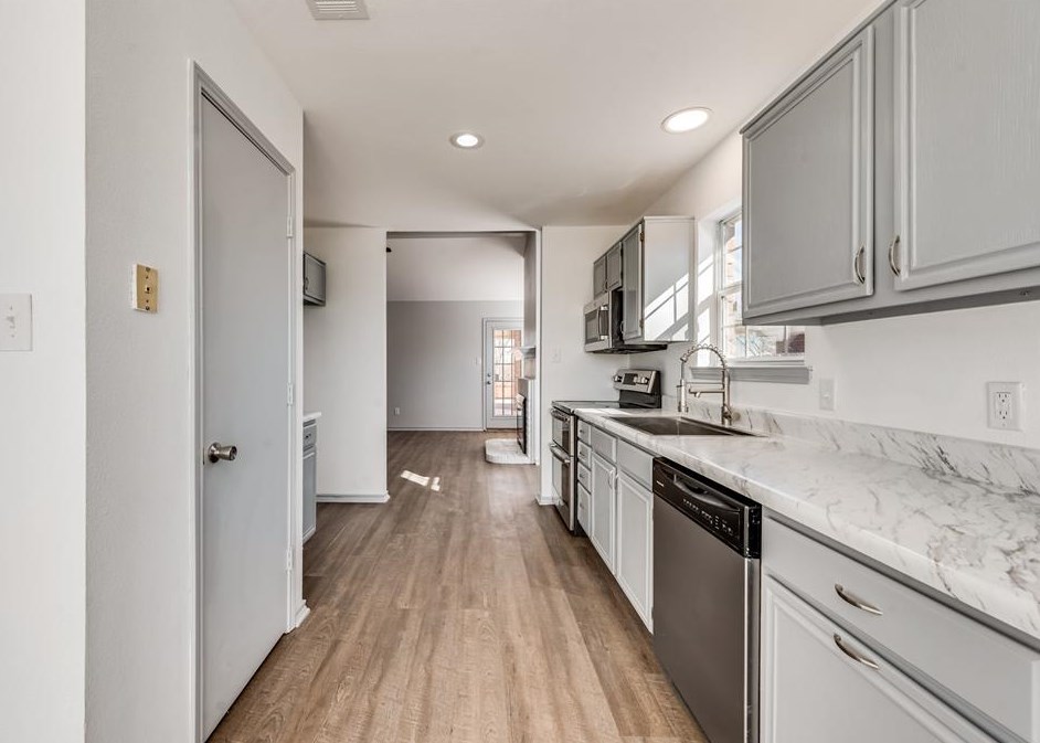 705 Buddy L Dr, Fort Worth, TX 76108
