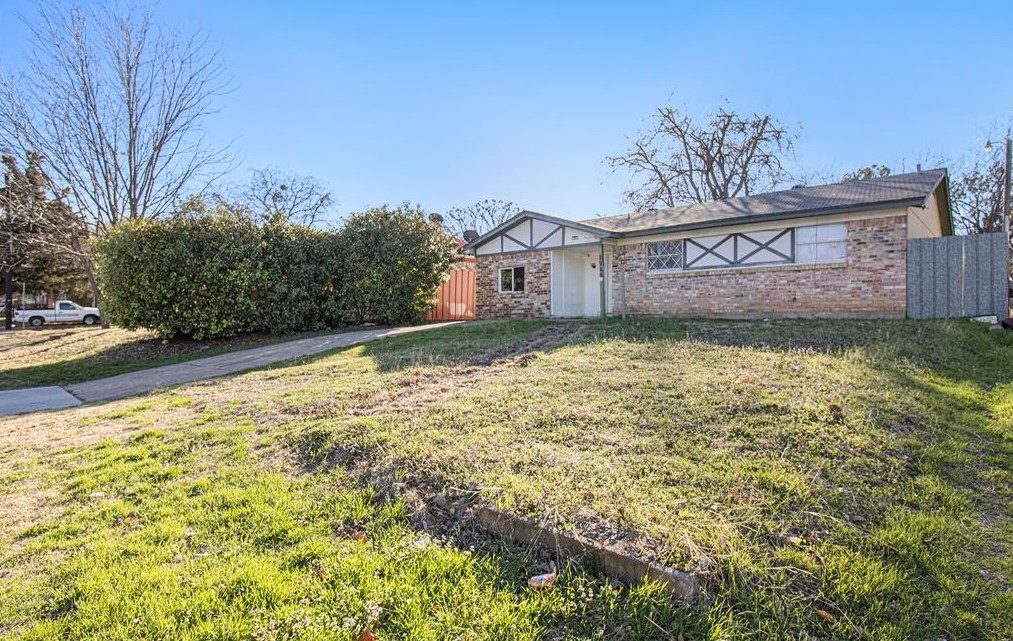 3540 James Ave, Fort Worth TX  76110-4929 exterior