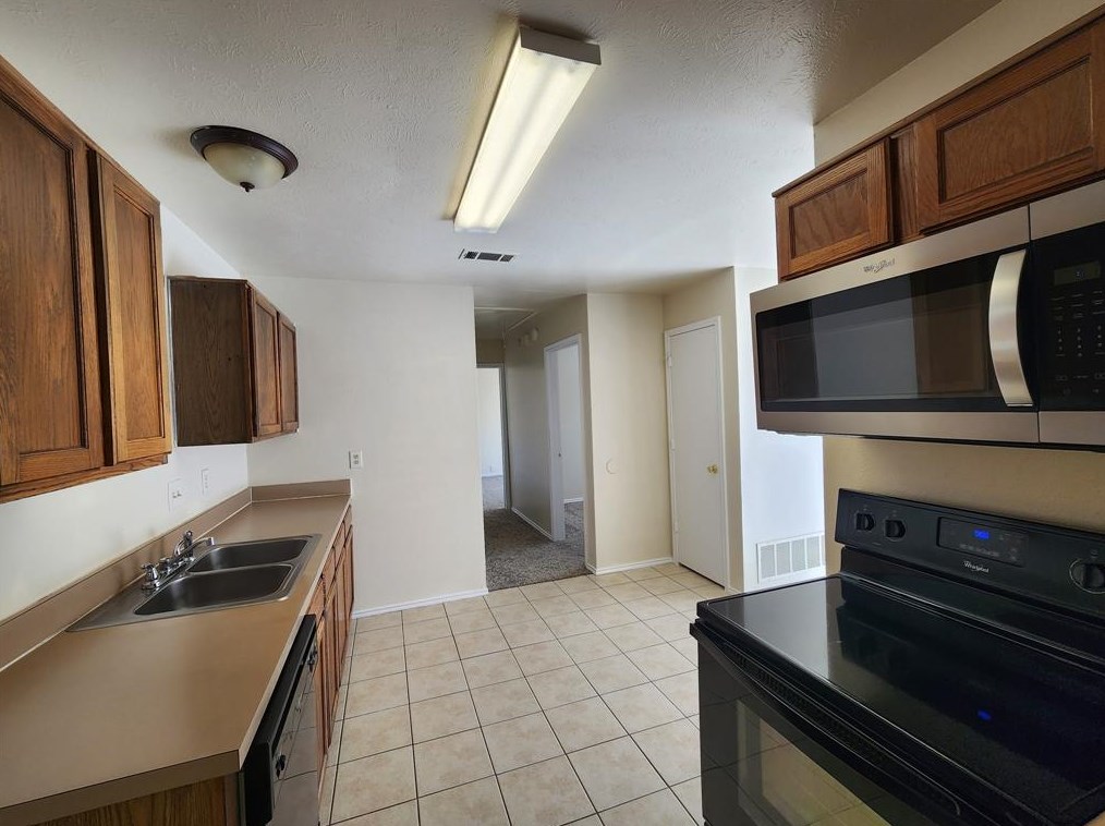 2744 Sunset Strip Ave, Oak Leaf, TX 75154